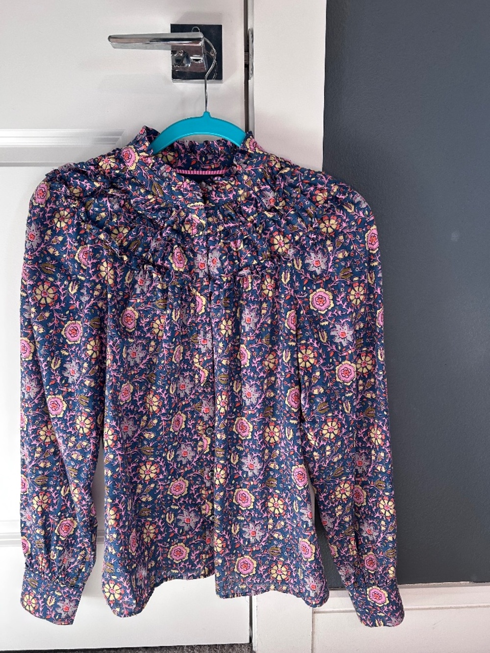 Boden size 6 Floral Print Ruffle Collar Button-Up Blouse